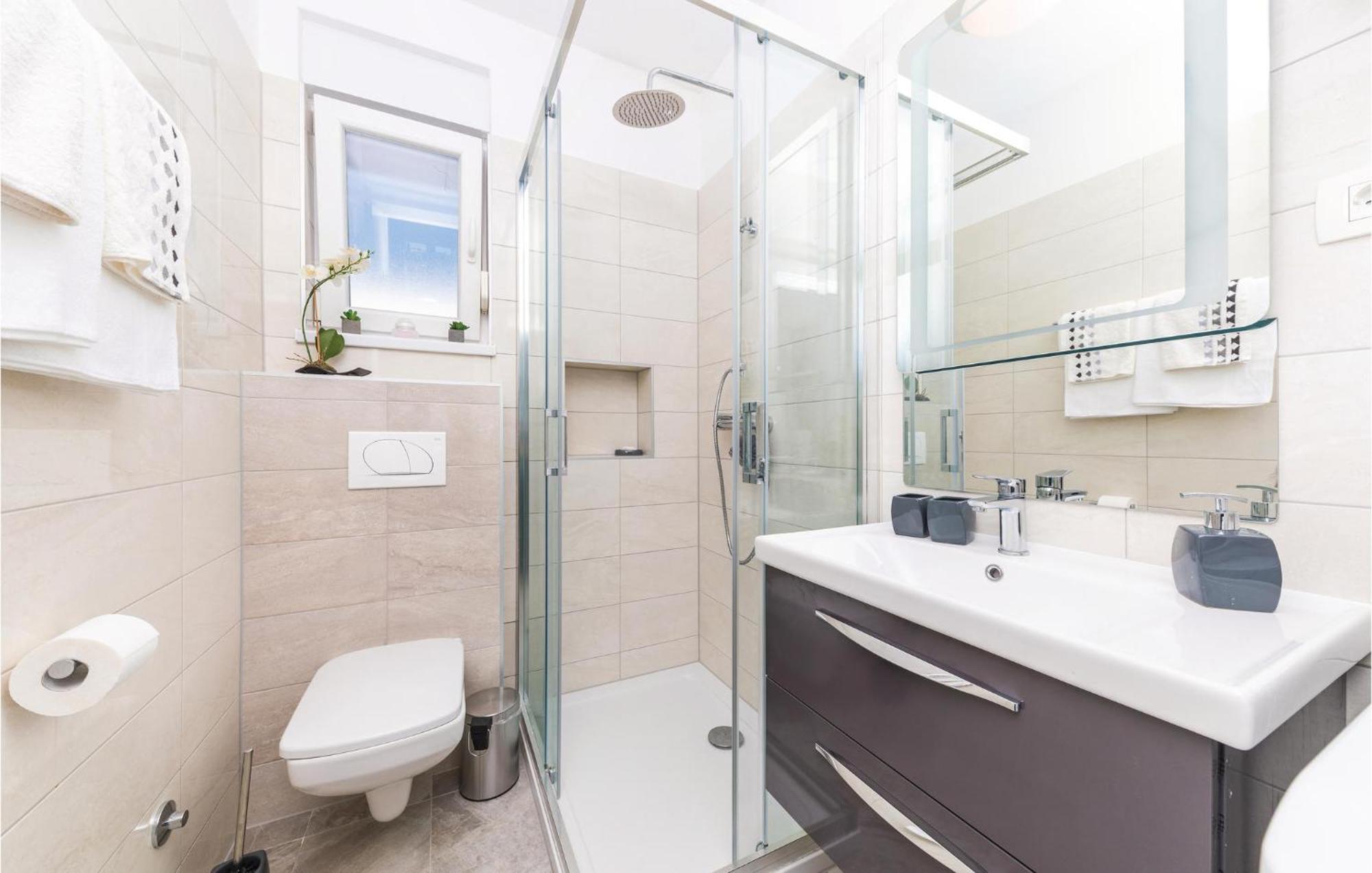 2 Bedroom Amazing Apartment In טרוגיר מראה חיצוני תמונה
